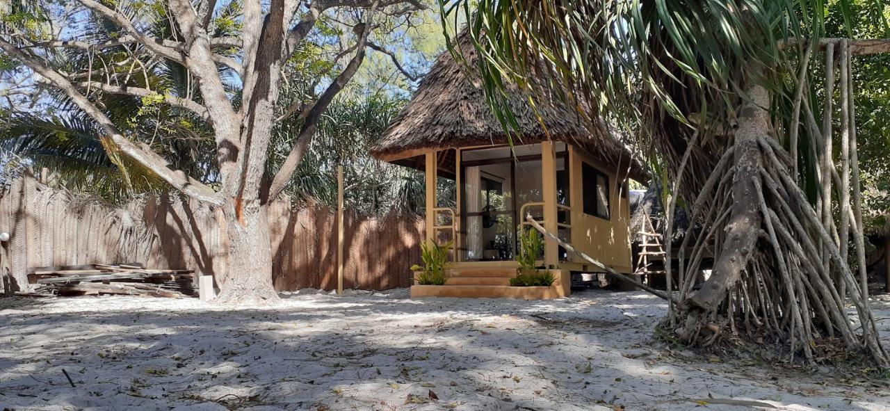 Mikadi Beach Camp & Backpackers Hostel ดาร์เอสซาลาม ภายนอก รูปภาพ