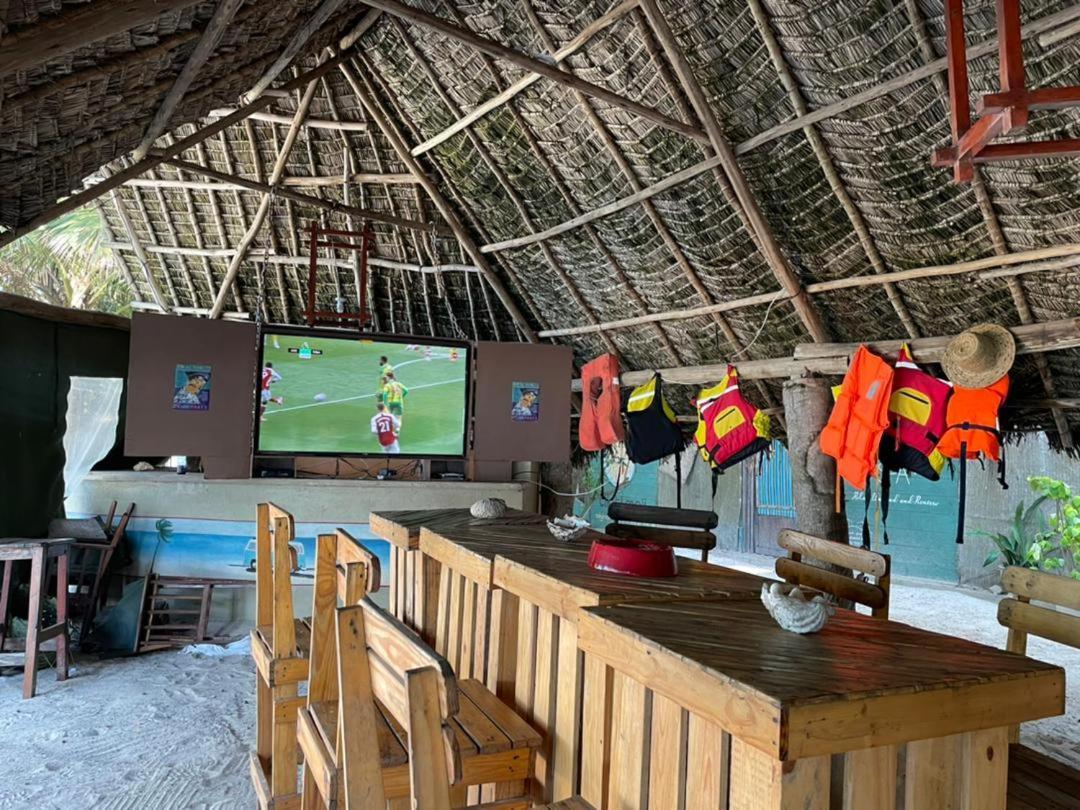 Mikadi Beach Camp & Backpackers Hostel ดาร์เอสซาลาม ภายนอก รูปภาพ