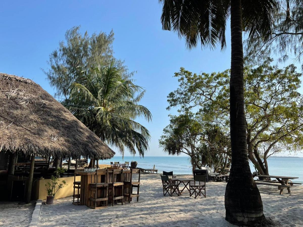 Mikadi Beach Camp & Backpackers Hostel ดาร์เอสซาลาม ภายนอก รูปภาพ
