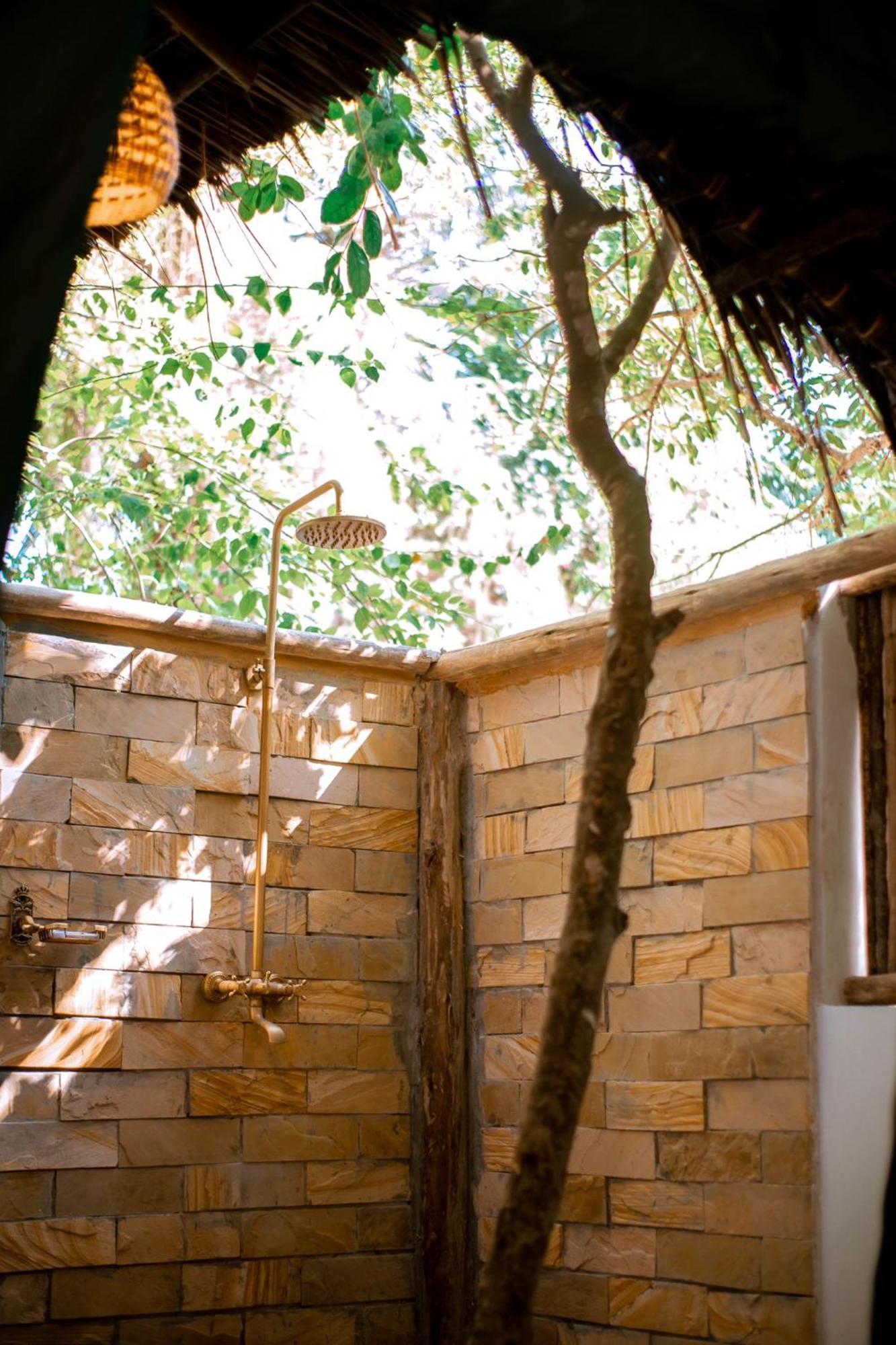 Mikadi Beach Camp & Backpackers Hostel ดาร์เอสซาลาม ภายนอก รูปภาพ