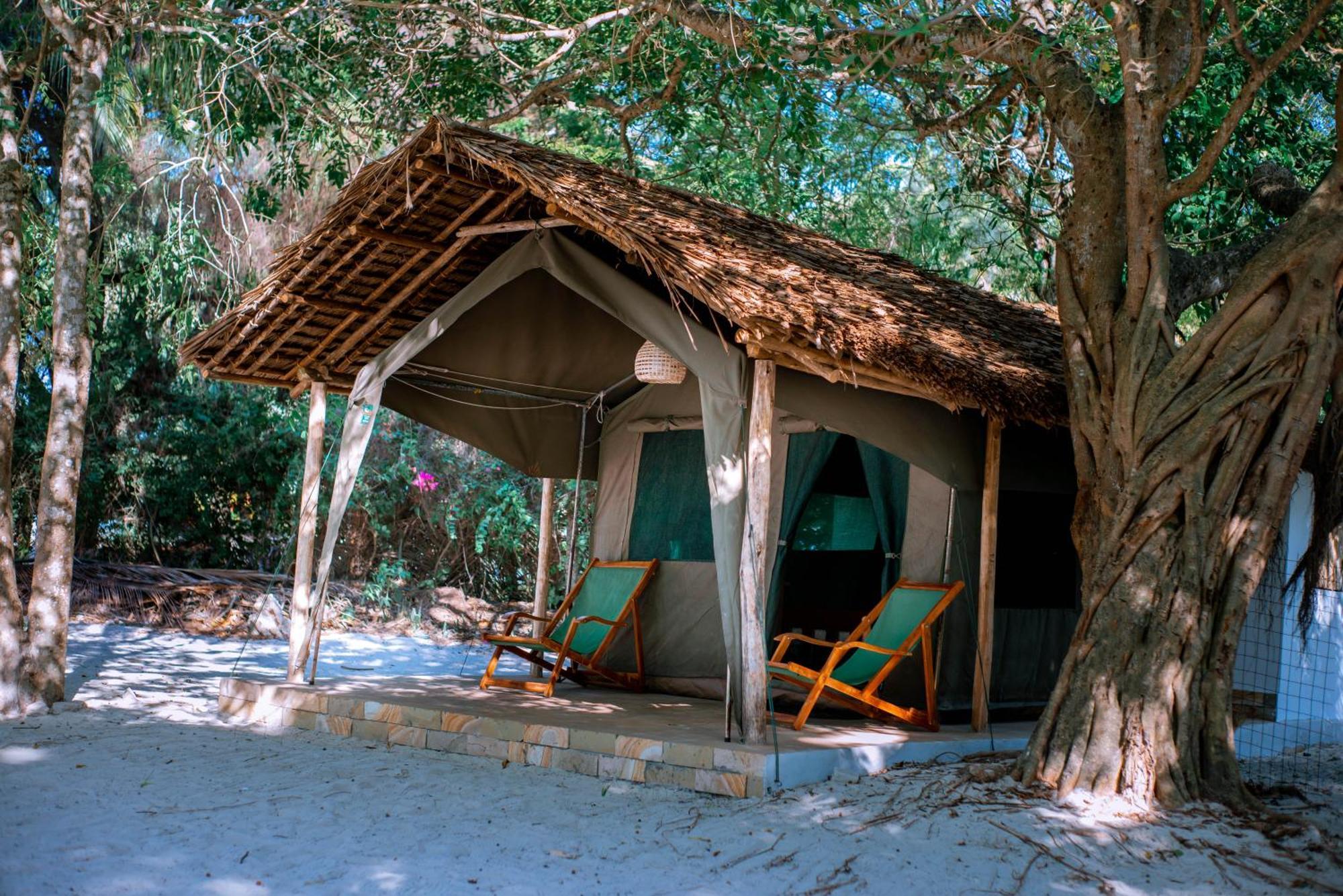 Mikadi Beach Camp & Backpackers Hostel ดาร์เอสซาลาม ภายนอก รูปภาพ