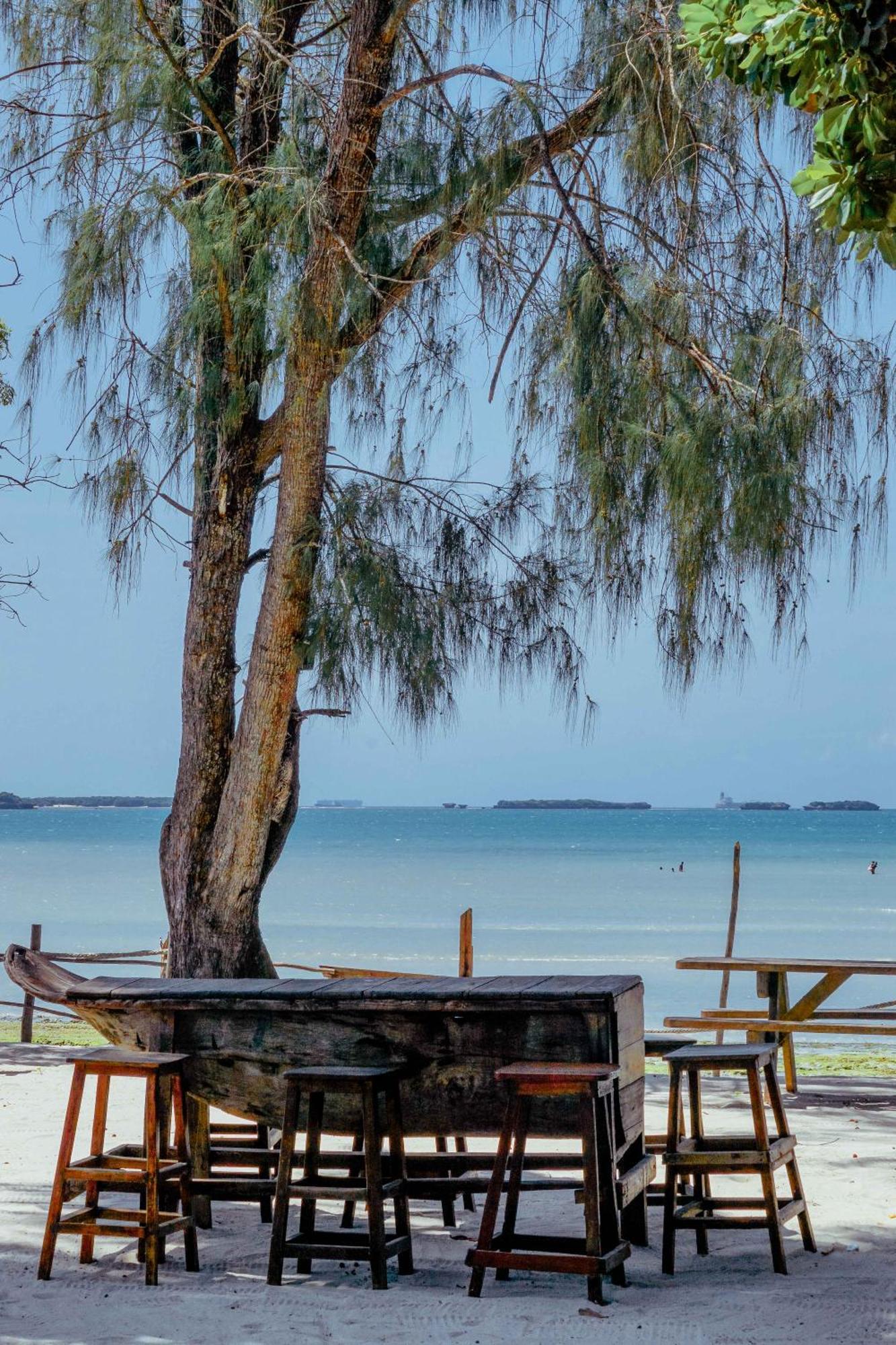Mikadi Beach Camp & Backpackers Hostel ดาร์เอสซาลาม ภายนอก รูปภาพ