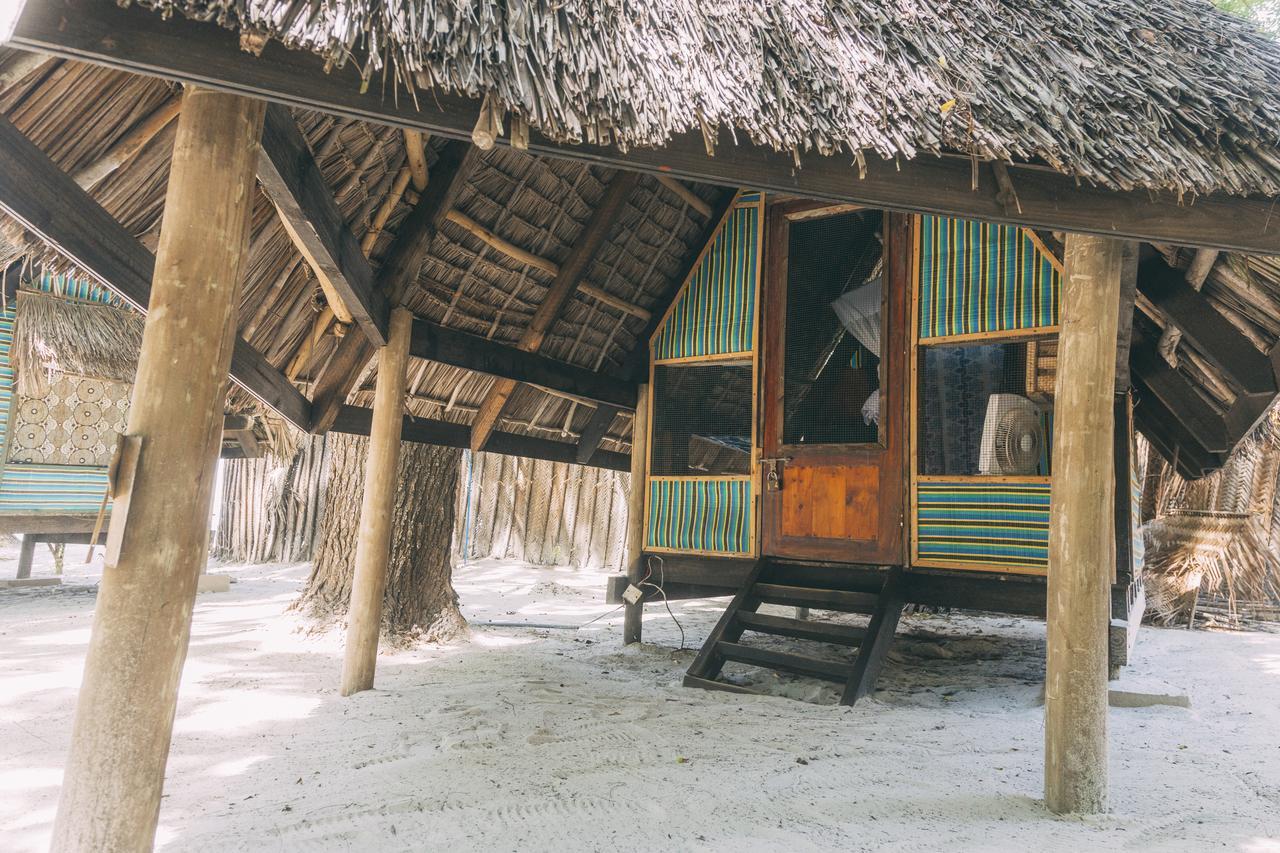 Mikadi Beach Camp & Backpackers Hostel ดาร์เอสซาลาม ภายนอก รูปภาพ