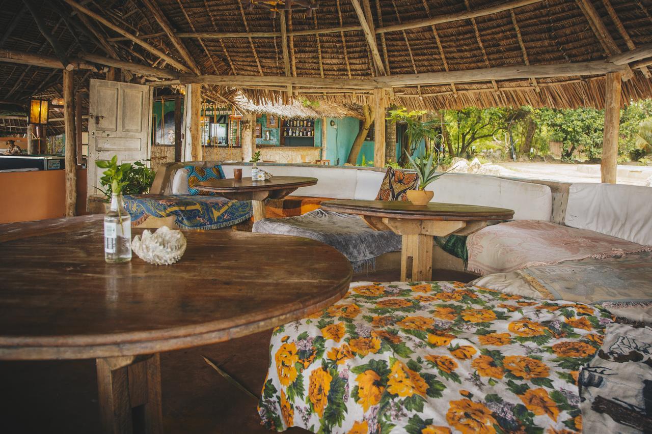 Mikadi Beach Camp & Backpackers Hostel ดาร์เอสซาลาม ภายนอก รูปภาพ