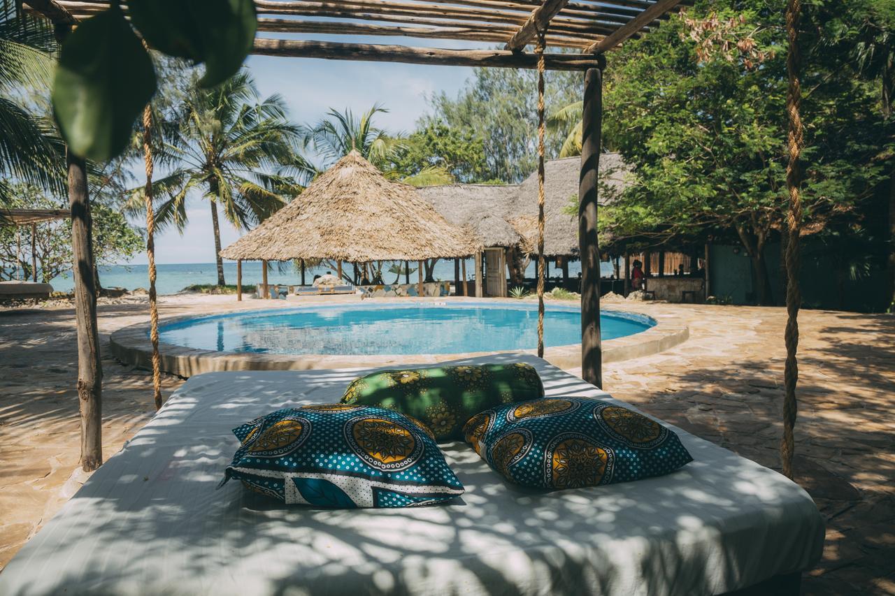 Mikadi Beach Camp & Backpackers Hostel ดาร์เอสซาลาม ภายนอก รูปภาพ