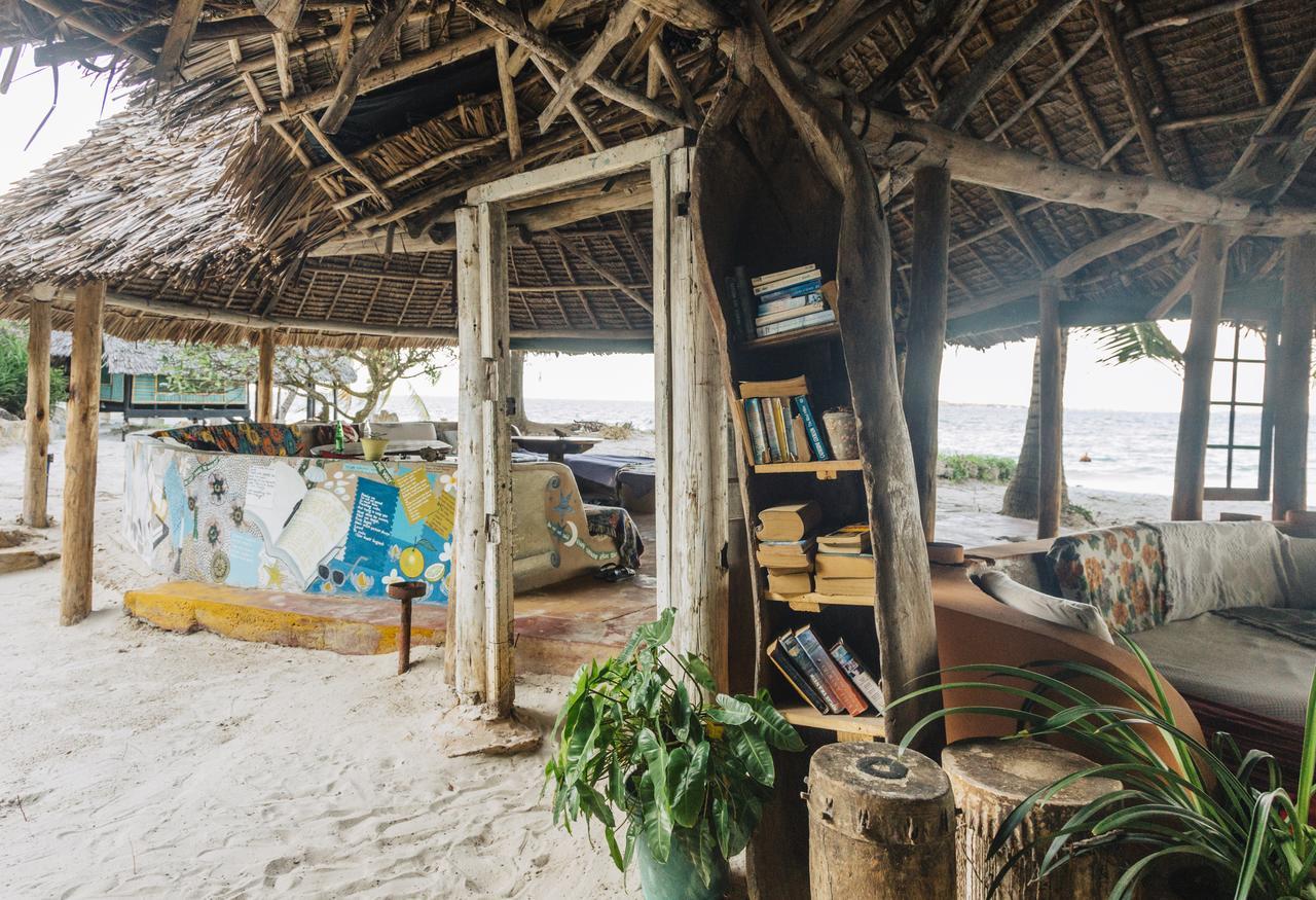 Mikadi Beach Camp & Backpackers Hostel ดาร์เอสซาลาม ภายนอก รูปภาพ