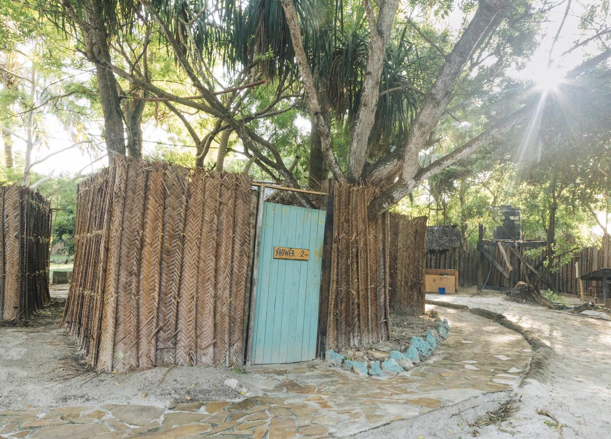 Mikadi Beach Camp & Backpackers Hostel ดาร์เอสซาลาม ภายนอก รูปภาพ
